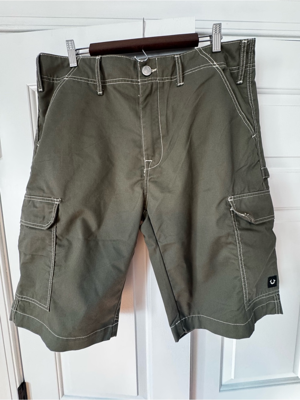 True Religion Men's Olive Cargo Shorts with Contrast Stitching - Picture 1 of 3
